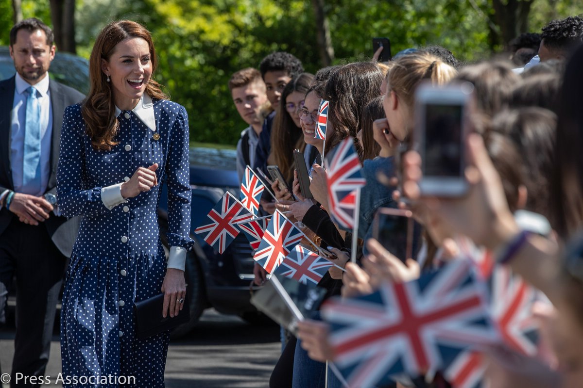 Очаровательна: Кейт Миддлтон блистает в платье в горошек на мероприятии в парке Блетчли